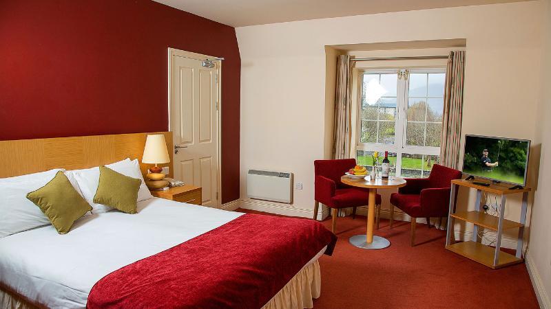 Innisfallen Hotel คิลลาร์นีย์ ภายนอก รูปภาพ